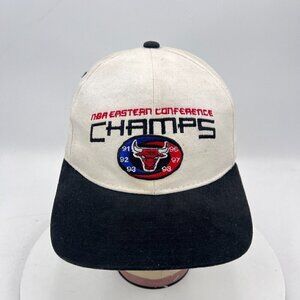 NBA Eastern Conference Chicago Bulls Starter White Black Snapback Hat